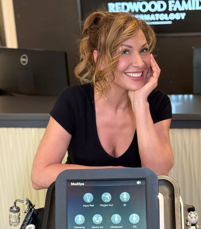 shannon-rider-aesthetician Shannon Rider standing over the MediSpa device in the lobby of RFD Beauty in Healdsburg, CA